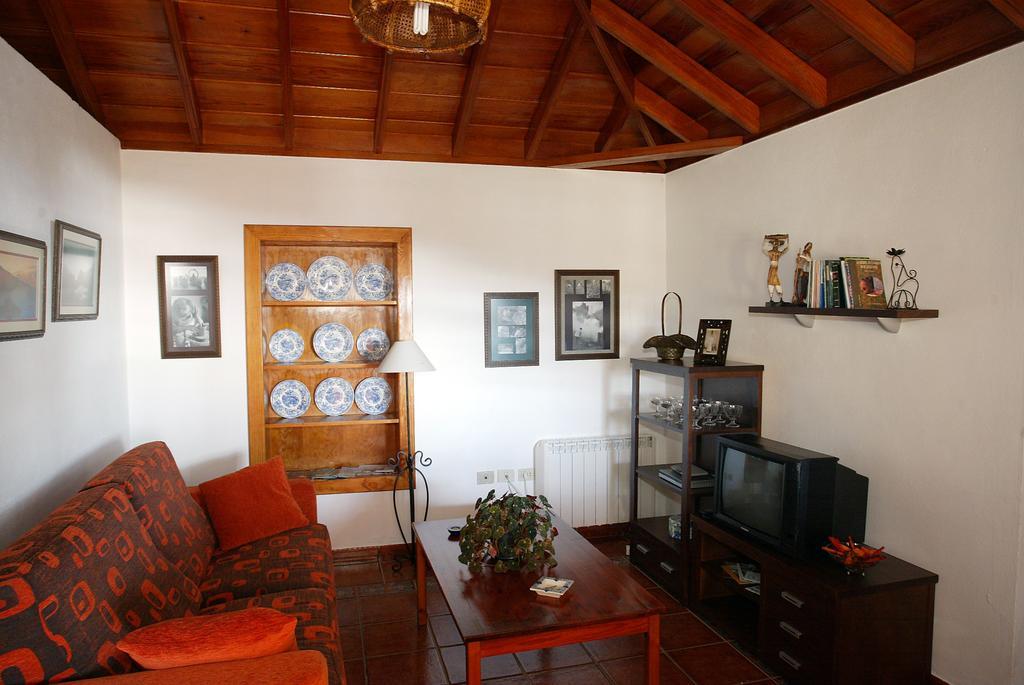 Atilio Villa Puntallana Rum bild